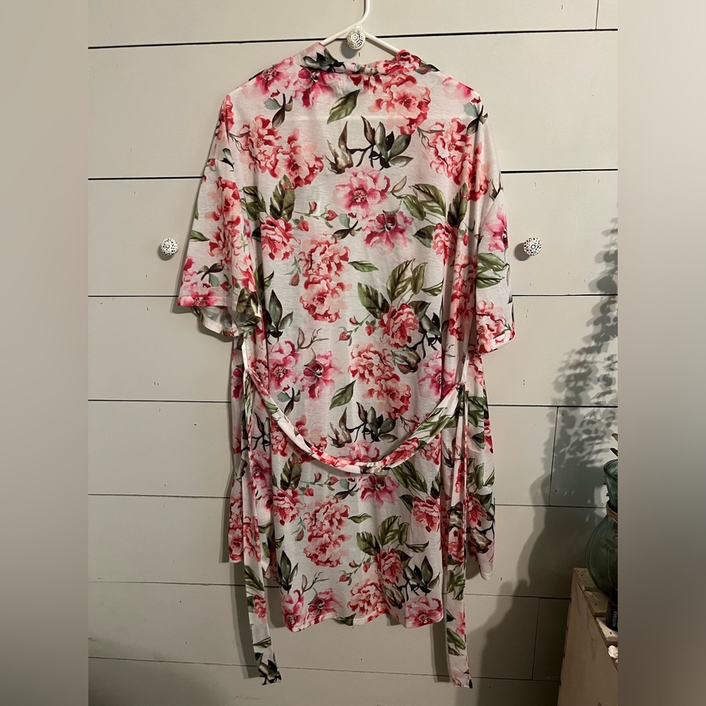 Floral Robe - Picture 2 of 3